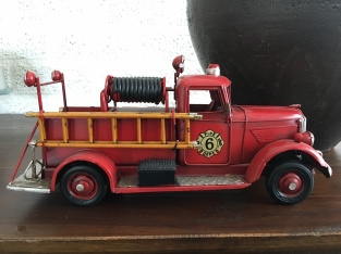 Schlauchwagen der Feuerwehr, handgefertigt aus Metall